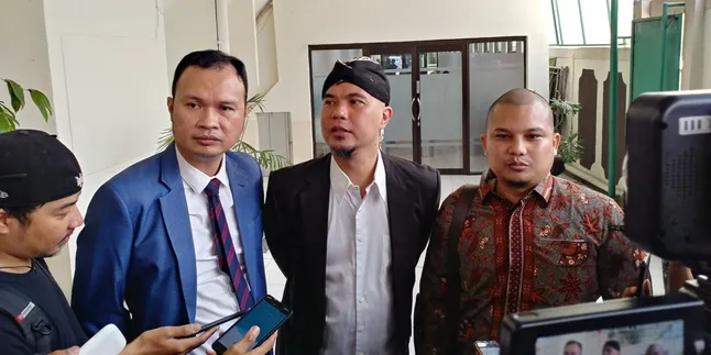 Ahmad Dhani Mengaku Satu Geng - Kenalkan Maia pada Irwan Mussry? Ahmad Dhani Mengaku Satu Geng - Kenalkan Maia pada Irwan Mussry?