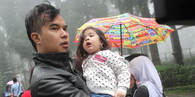 Ahmad Dhani Merasa Berat Punya Anak Perempuan Ahmad Dhani Merasa Berat Punya Anak Perempuan