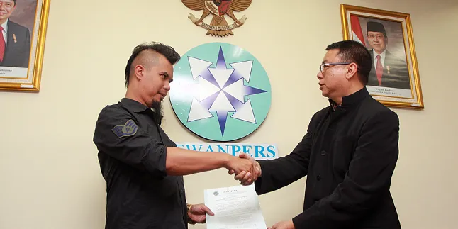 Ahmad Dhani: Twitter Palsu Jangan Dijadikan Sumber Berita Ahmad Dhani: Twitter Palsu Jangan Dijadikan Sumber Berita