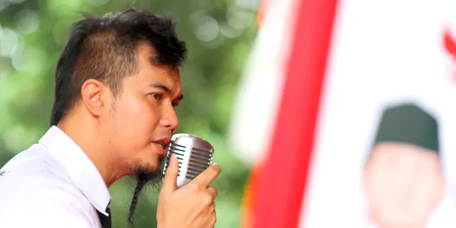 Ahmad Dhani Pertanyakan Kejantanan Pria Yang Tak Dukung Prabowo Ahmad Dhani Pertanyakan Kejantanan Pria Yang Tak Dukung Prabowo