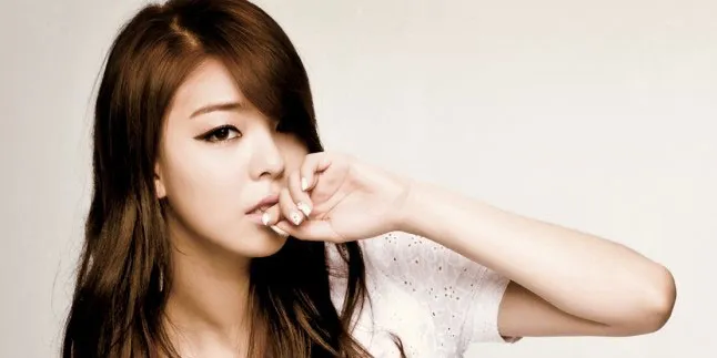 Ailee Kembali ke Korea Pasca Skandal Foto Telanjangnya Beredar! Ailee Kembali ke Korea Pasca Skandal Foto Telanjangnya Beredar!