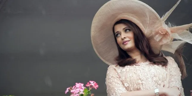 Aishwarya Rai Kesal Karena Dikerubungi Oleh Fans?