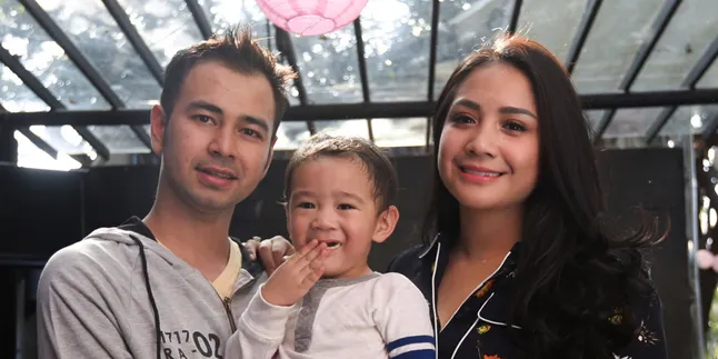 Ajak Rafathar, Raffi - Nagita Kompak di Nikahan Tarra Budiman