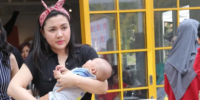 Ajak Sampai ke Luar Kota, Vicky Shu Tipe Orangtua Bawa-Bawa Anak Ajak Sampai ke Luar Kota, Vicky Shu Tipe Orangtua Bawa-Bawa Anak