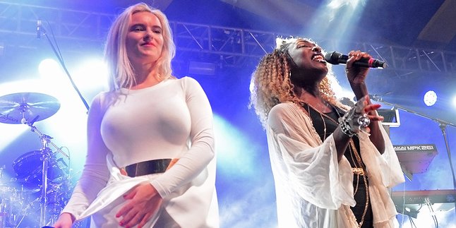 Ajakan Kerjasama Clean Bandit Ditolak Ellie Goulding!