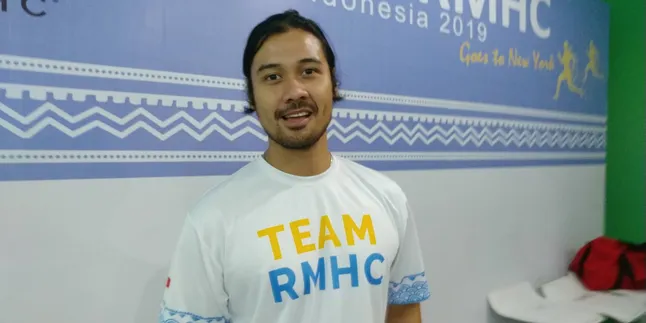 Akan Lari Marathon di New York, Chicco Jerikho Boyong Istri dan Putri Tercinta