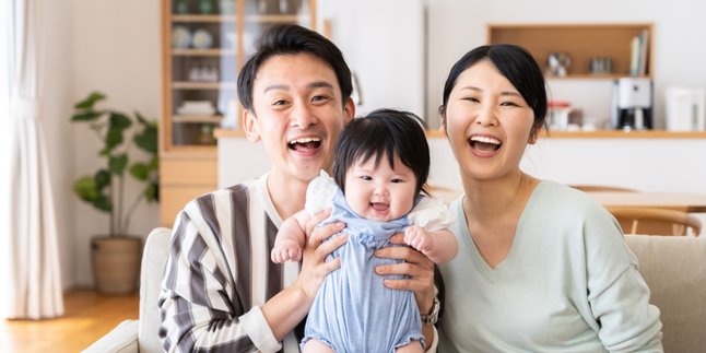 Akhir Pekan Tak ke Mana-mana? Begini Kiat Bikin Si Kecil Nyaman Saat Family Time di Rumah