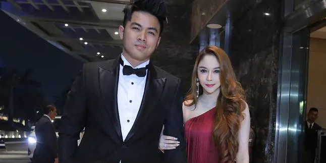 Akhir Tahun, Guntur Triyoga dan Istri Pergi Umrah Sekaligus Bulan Madu