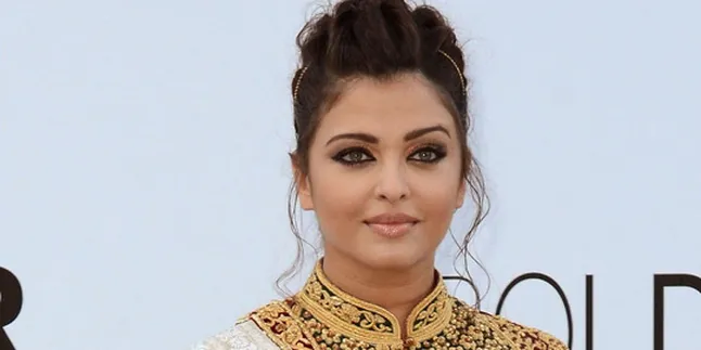 Akhirnya Aishwarya Rai Tunjukkan Wajah Anaknya