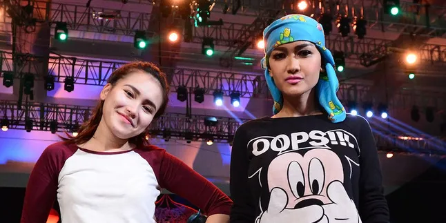Akhirnya, Ayu Ting Ting Datang Jenguk Julia Perez di Rumah Sakit Akhirnya, Ayu Ting Ting Datang Jenguk Julia Perez di Rumah Sakit