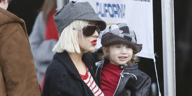 Akhirnya Bayi Christina Aguilera Lahir ke Dunia