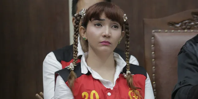 Akhirnya Berangkat ke Pemakaman Ibunda di Jogja, Roro Fitria Ditemani Jaksa