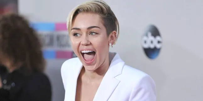 Akhirnya, Dominasi Lorde di Amerika Dihentikan Miley Cyrus! Akhirnya, Dominasi Lorde di Amerika Dihentikan Miley Cyrus!