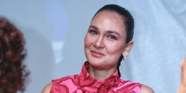 Finally Go Public! Luna Maya Displays Intimate Photos with Maxime Bouttier, Full of Love in Her Eyes