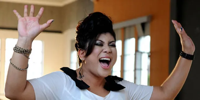 Akhirnya, Juara Indonesian Idol 2012 Terima Hadiah