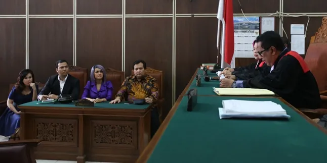 Akhirnya Resmi Jadi Janda Gaston, Jupe Tersenyum Bahagia