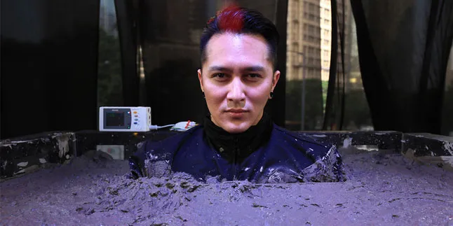 Akibat Dikubur Pakai Semen, Kaki dan Tangan Demian Bengkak Akibat Dikubur Pakai Semen, Kaki dan Tangan Demian Bengkak