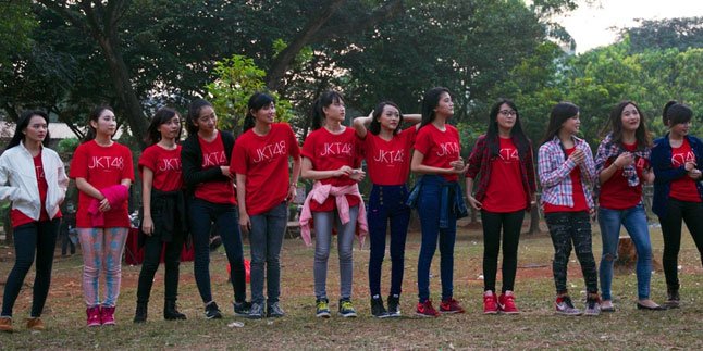 Akrab, Fans dan Tim KIII JKT48 Gelar Acara Api Unggun