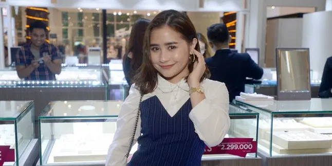 Aksesoris Favorit Prilly Latuconsina Agar Bisa Tampil Cantik Setiap Saat