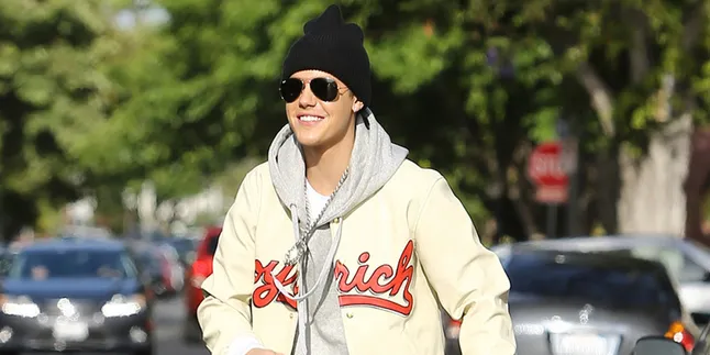 Aksi Justin Bieber Saat Main Skateboard, Keren Atau ... Aksi Justin Bieber Saat Main Skateboard, Keren Atau ...