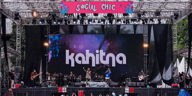 Aksi Kahitna & SMASH Tutup Festival and Exhibition Social Chic 2022 di Bandung Aksi Kahitna & SMASH Tutup Festival and Exhibition Social Chic 2022 di Bandung