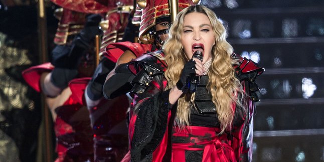 Aksi Panggung Madonna Dianggap Lecehkan Agama Katolik