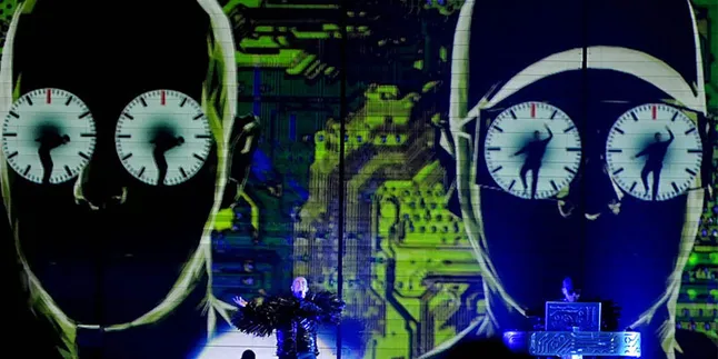 Aksi Pet Shop Boys Menuai Decak kagum Penonton