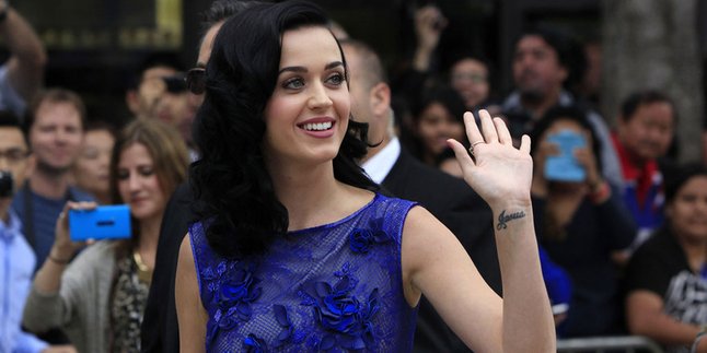 Akting Katy Perry di Klip, Berubah Wujud