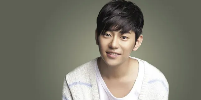 Aktor Ganteng 'God's Quiz' Ini Nikahi Pacar 9 Tahun Lebih Tua Aktor Ganteng 'God's Quiz' Ini Nikahi Pacar 9 Tahun Lebih Tua