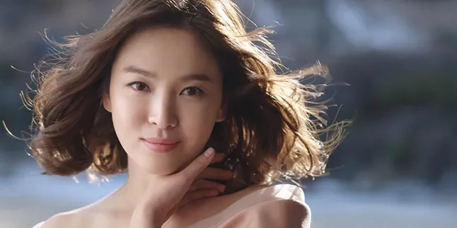 Aktor Ini Akui Jatuh Cinta Pada Pandangan Pertama Dengan Song Hye Kyo Aktor Ini Akui Jatuh Cinta Pada Pandangan Pertama Dengan Song Hye Kyo