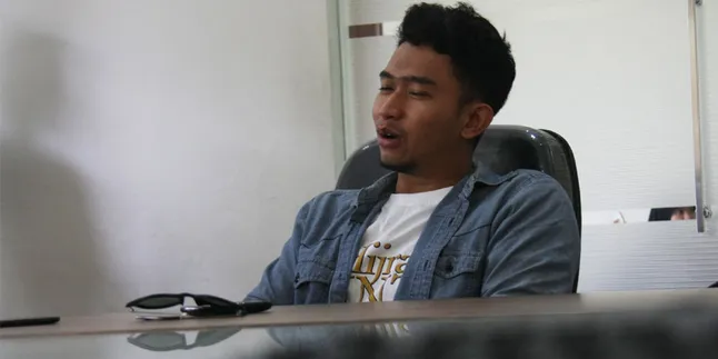 Aktor Satu Ini Kalau Shalawat Mirip Banget Dengan Uje Aktor Satu Ini Kalau Shalawat Mirip Banget Dengan Uje