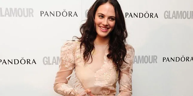 Aktris Ini Jadi Kekasih Daniel Radcliffe Dalam 'FRANKENSTEIN'