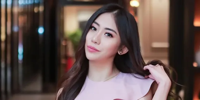 Akui Alami Tindak Penganiayaan, Selebgram Ayu Thalia Laporkan Putra Ahok - Pamer Luka di Kaki