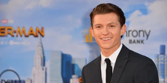 Akui Gaptek, Tom Holland Tak Tahu Cara Download Trailer 'SPIDER-MAN: FAR FROM HOME'