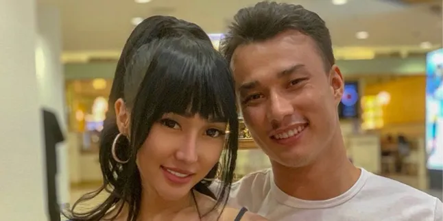 Akui Sudah Menikah, Inikah Foto Prewed Lucinta Luna & Suami? Akui Sudah Menikah, Inikah Foto Prewed Lucinta Luna & Suami?