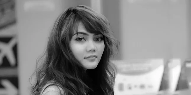 Akun Instagram Menghitam, Rina Nose Pamit Dari Instagram