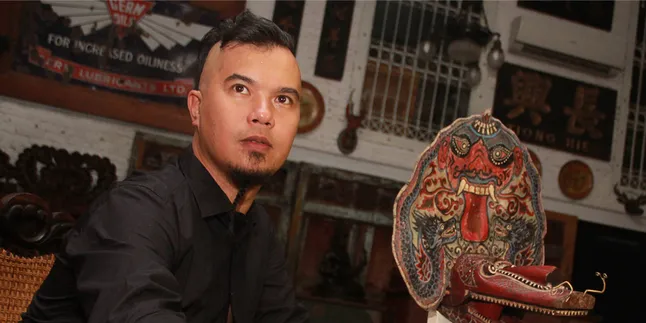 Akun Twitter Disuspend, Ahmad Dhani Cuma Bisa 'Elus Dada'