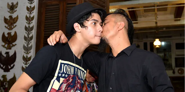 Al Kembali Upload Foto Romantis Dhani - Maia, Kangen Bersama?