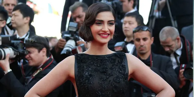 Alami Infeksi Pernafasan di Lokasi Syuting, Sonam Kapoor Masuk RS Alami Infeksi Pernafasan di Lokasi Syuting, Sonam Kapoor Masuk RS