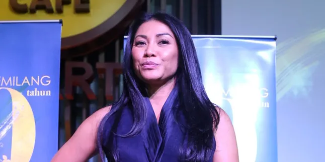 Alasan Anggun Tak Ajak Anak ke Dunia Tarik Suara Alasan Anggun Tak Ajak Anak ke Dunia Tarik Suara