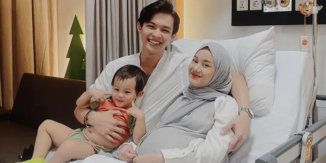 Alasan Dinda Hauw dan Rey Mbayang Belum Ungkap Nama Lengkap Anak Kedua