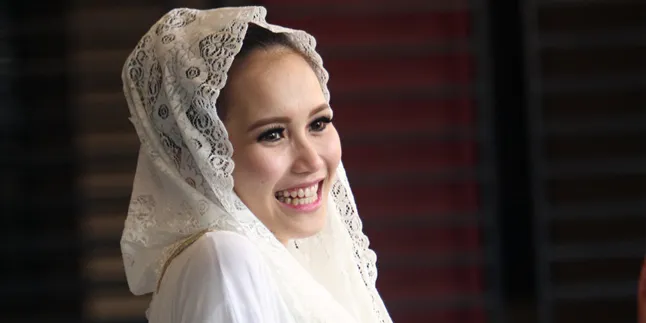 Alasan Sedang Hamil, Ayu Ting Ting Tak Mau Bicara Soal Cerai
