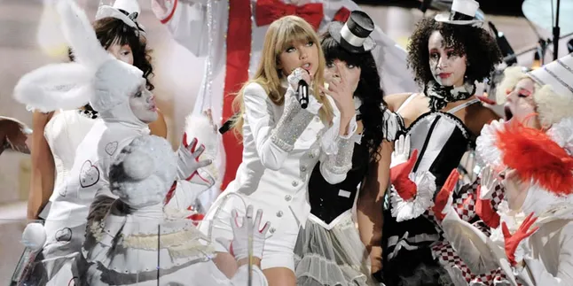 Alasan Taylor Swift Tulis Lagu Untuk Mantan Pacar...