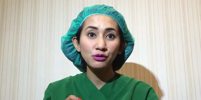 Alat Vital Sedikit Bermasalah, Cut Memey Khitankan Anak Alat Vital Sedikit Bermasalah, Cut Memey Khitankan Anak