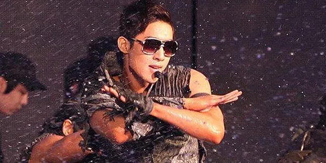 Album Jepang Baru, Kim Hyun Joong Rilis Foto Dada Bertatto