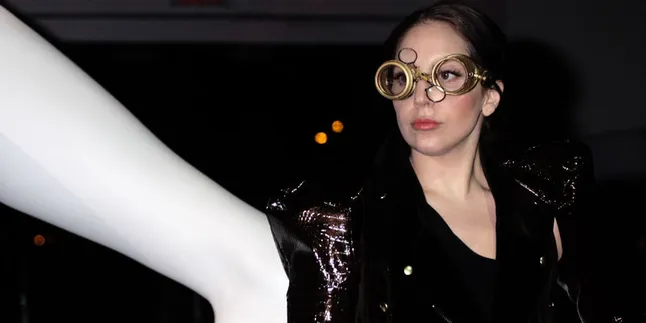 Album Lady Gaga Kalahkan Eminem dan Katy Perry!