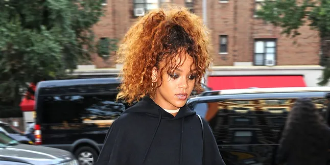 Album Tak Kunjung Rampung, Rihanna Depresi Total?