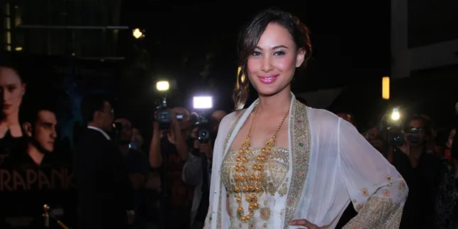 Alessandra Usman, Lulusan Puteri Indonesia Jadi Wanita Kantoran