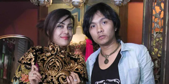 Alex-Novita Siap Jalani 4 Acara Besar Dalam Pernikahan Mereka Alex-Novita Siap Jalani 4 Acara Besar Dalam Pernikahan Mereka