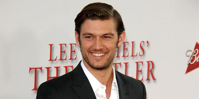 Alex Pettyfer Berani Perankan Superhero Gay
